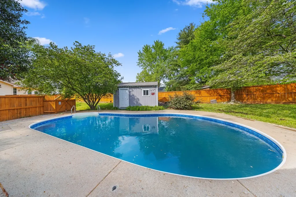 195 Cherokee Road Hendersonville TN 37075