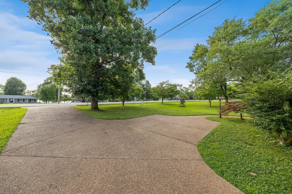 195 Cherokee Road Hendersonville TN 37075