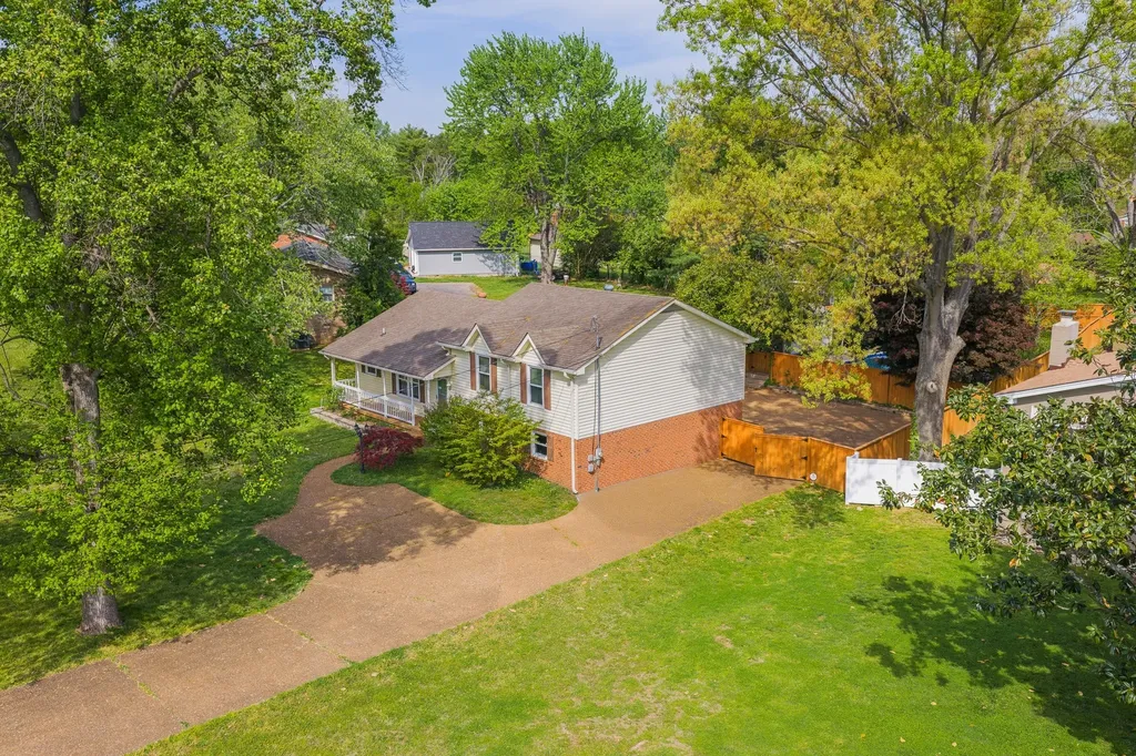 195 Cherokee Road Hendersonville TN 37075