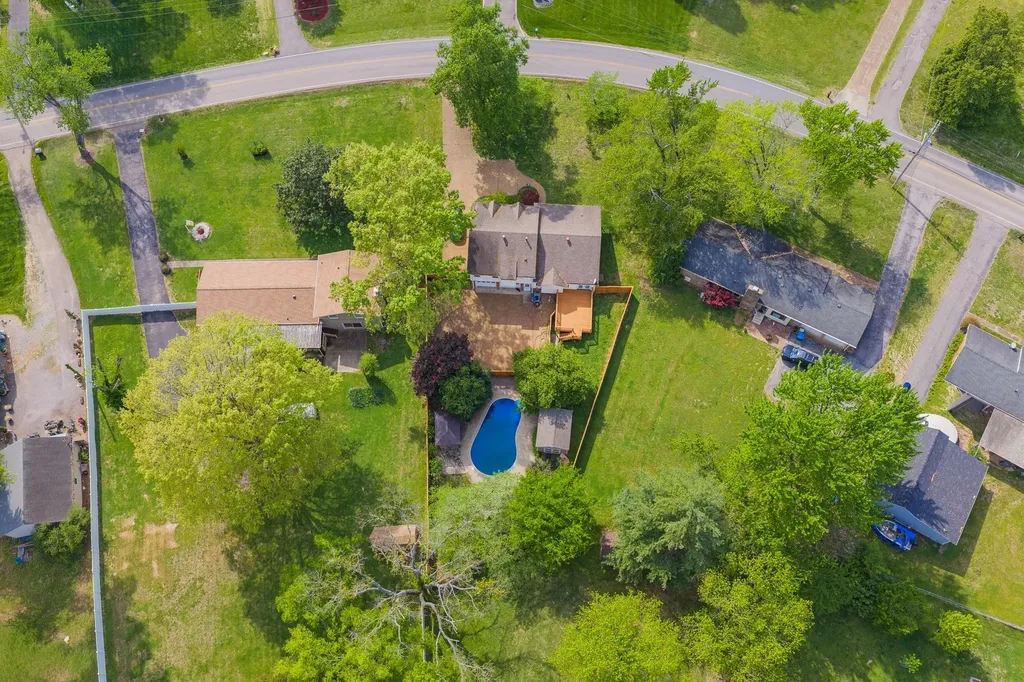 195 Cherokee Road Hendersonville TN 37075