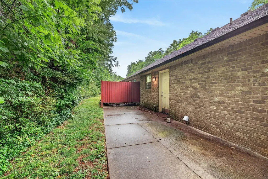 333 Rossview Road Clarksville TN 37043