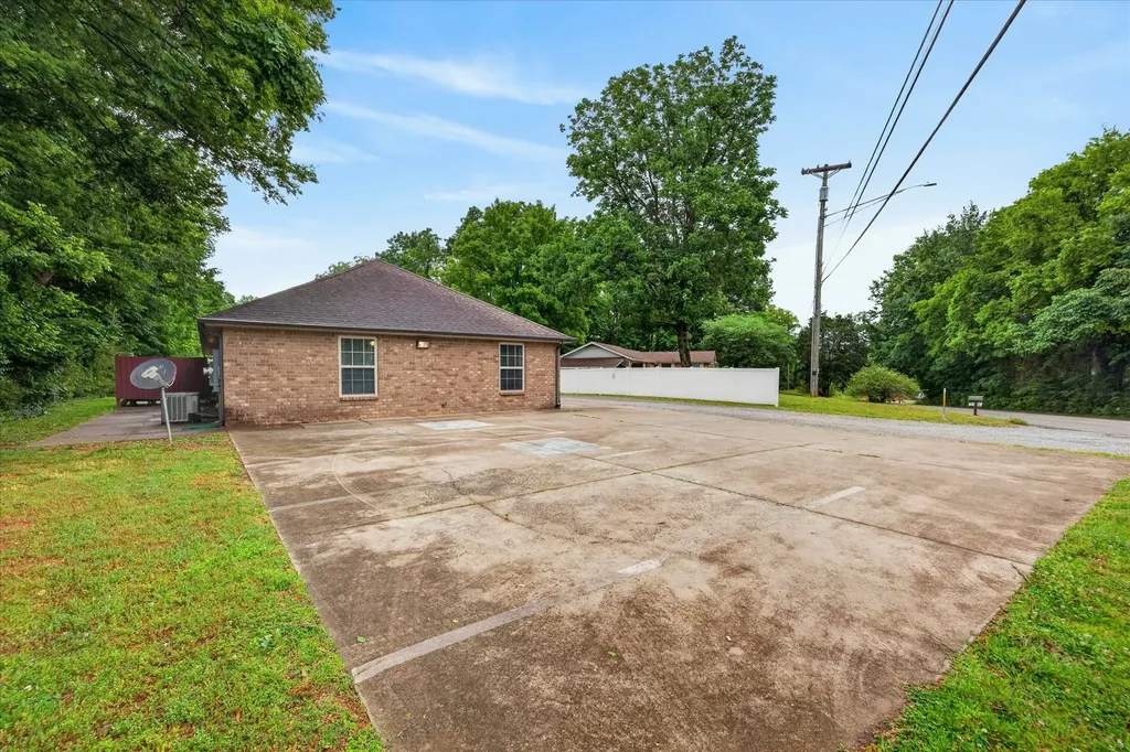 333 Rossview Road Clarksville TN 37043