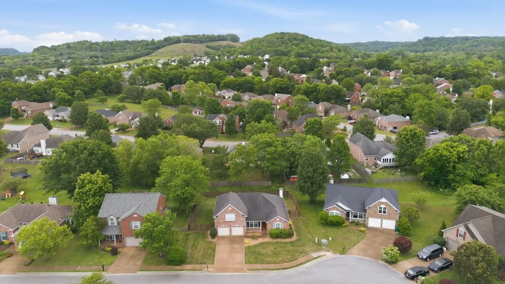 8225 Canoe Court Nashville TN 37221