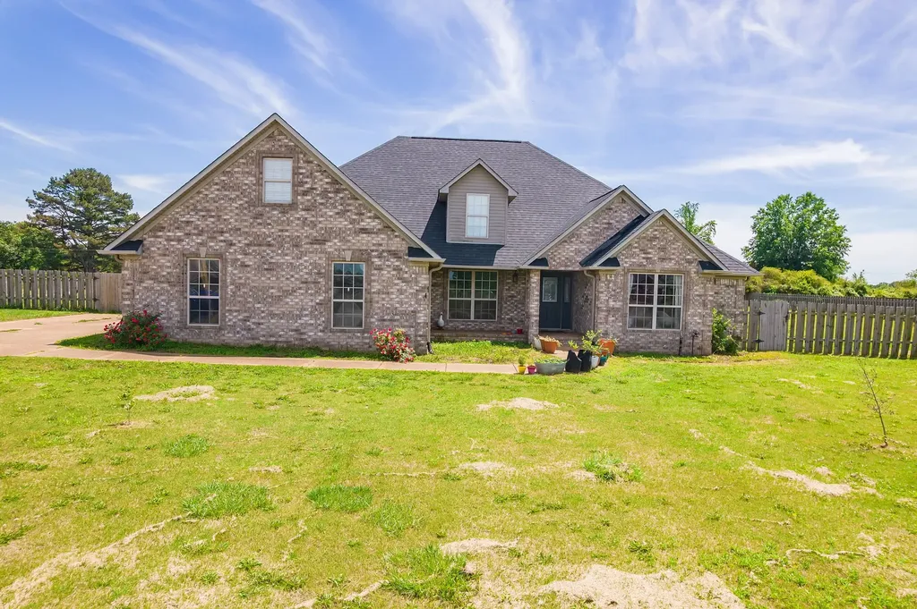 100 Mary Kate Lane Henderson TN 38340