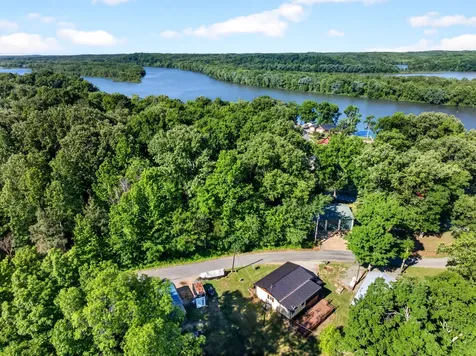 156 Lakeshore Circle Bumpus Mills TN 37028