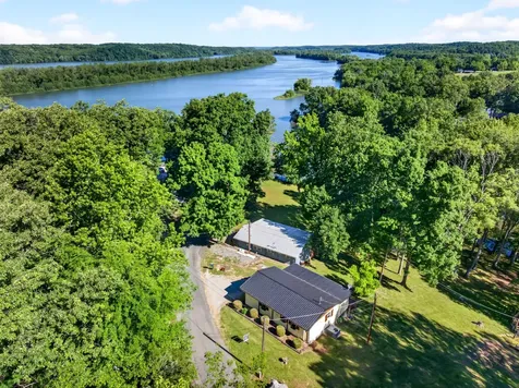 156 Lakeshore Circle Bumpus Mills TN 37028