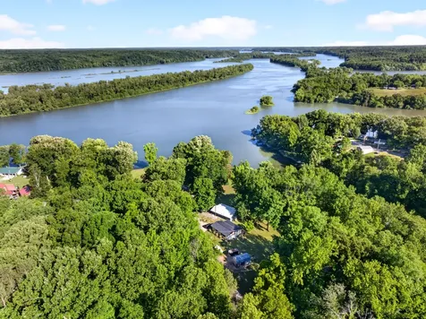 156 Lakeshore Circle Bumpus Mills TN 37028