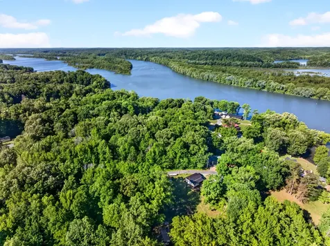 156 Lakeshore Circle Bumpus Mills TN 37028