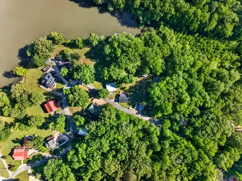 156 Lakeshore Circle Bumpus Mills TN 37028