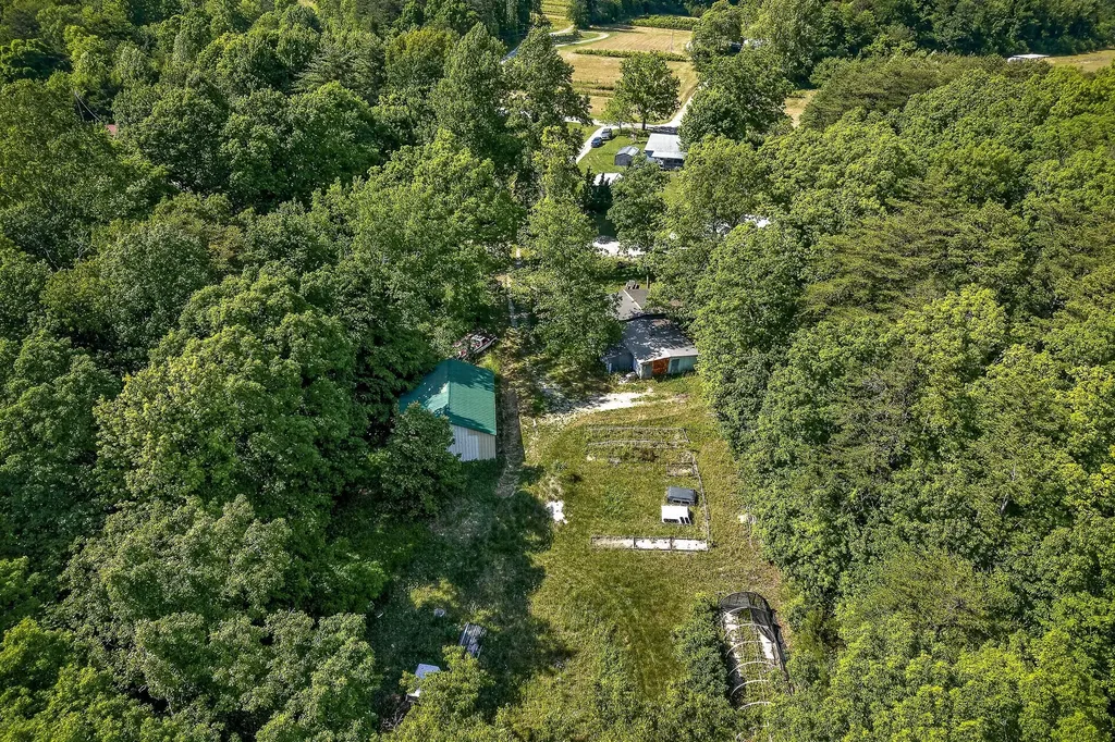 1720 Besstown Road Beersheba Springs TN 37305
