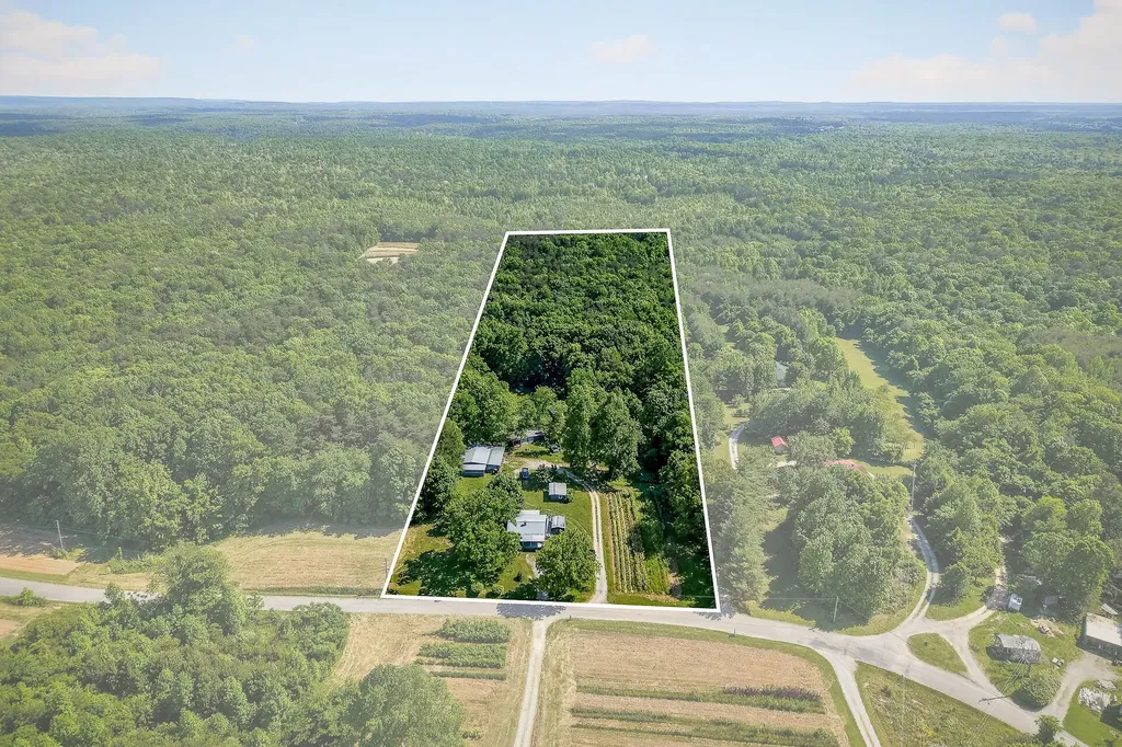 1720 Besstown Road Beersheba Springs TN 37305
