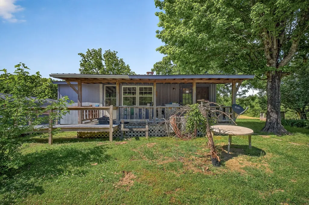1720 Besstown Road Beersheba Springs TN 37305