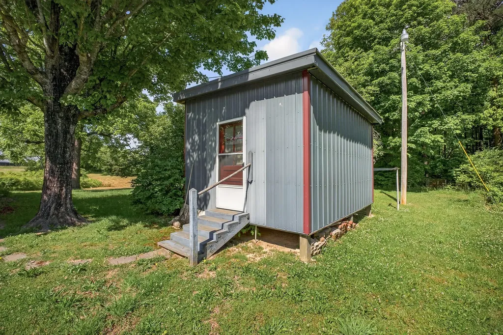 1720 Besstown Road Beersheba Springs TN 37305