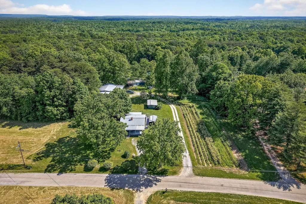 1720 Besstown Road Beersheba Springs TN 37305