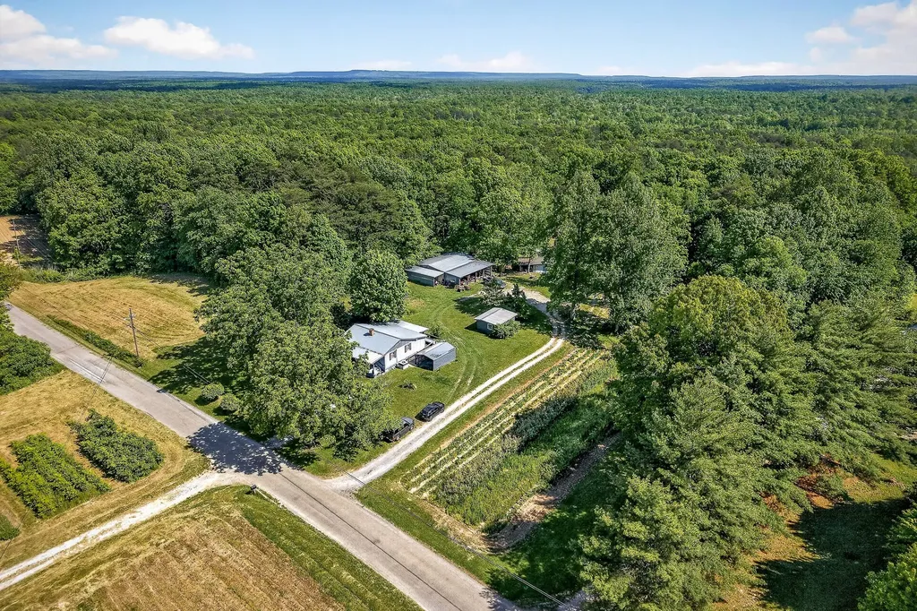 1720 Besstown Road Beersheba Springs TN 37305