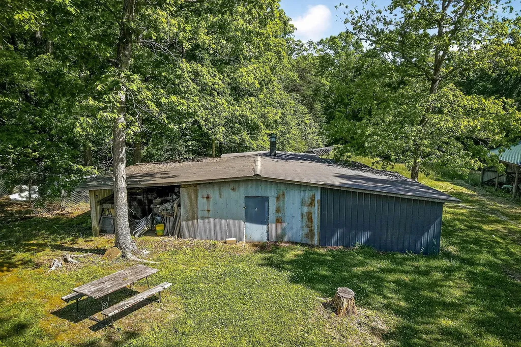 1720 Besstown Road Beersheba Springs TN 37305