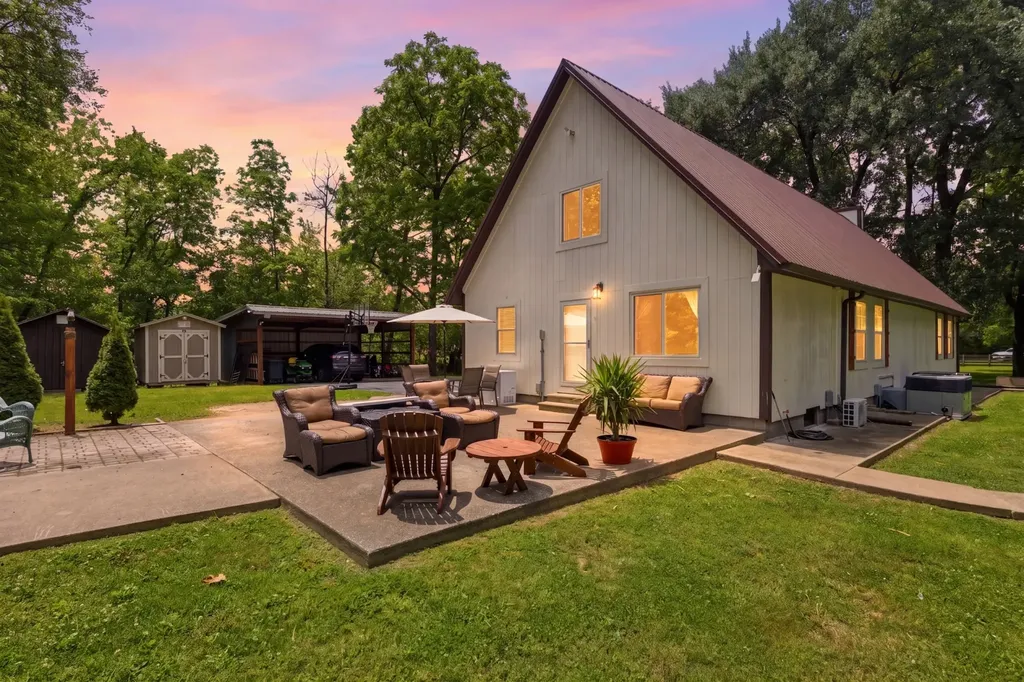 2540 Carl Fox Road Cornersville TN 37047