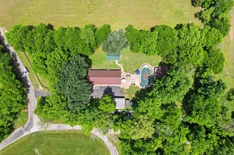 2540 Carl Fox Road Cornersville TN 37047