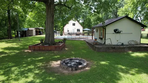 2540 Carl Fox Road Cornersville TN 37047