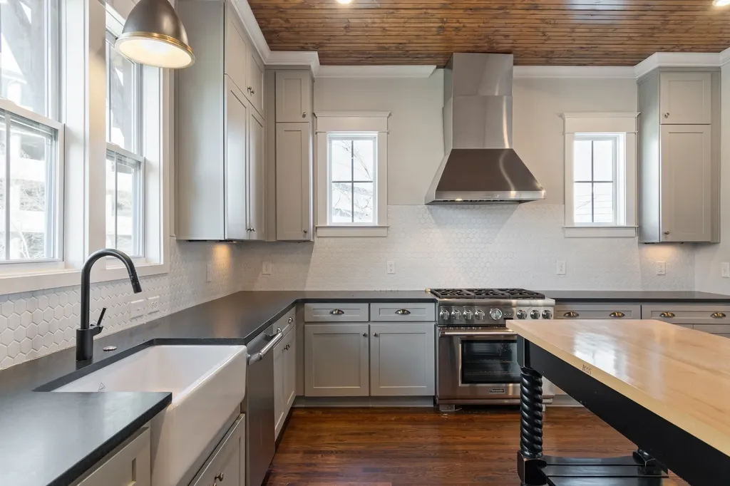 3358 Acklen Avenue Nashville TN 37212