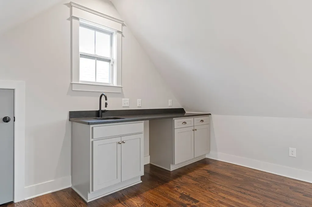3358 Acklen Avenue Nashville TN 37212
