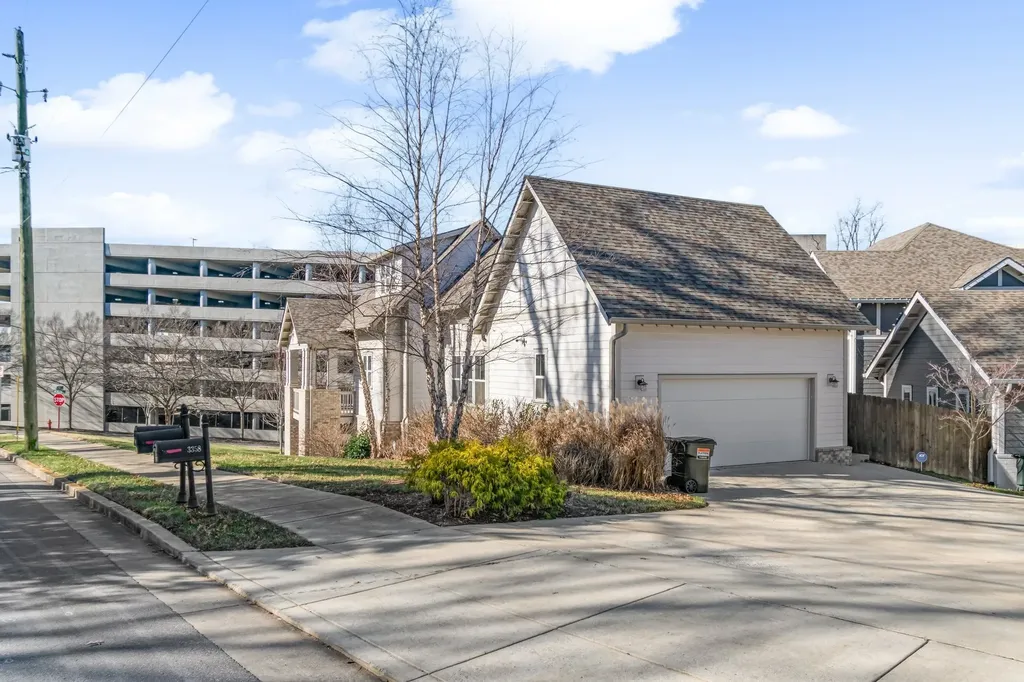 3358 Acklen Avenue Nashville TN 37212
