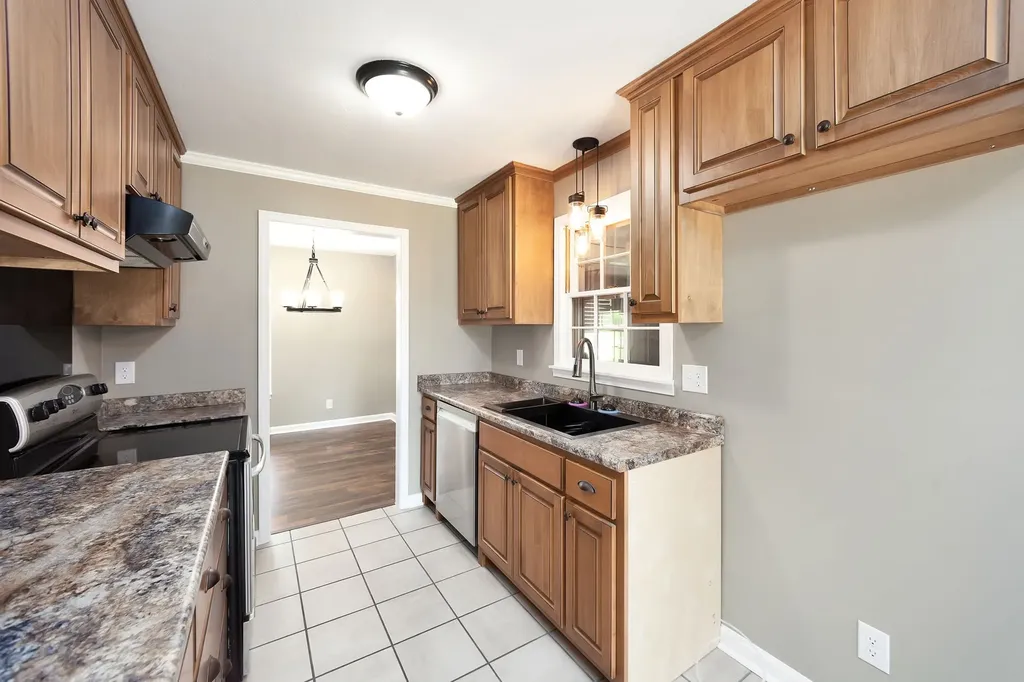 102 Fox Ridge Road Jackson TN 38305