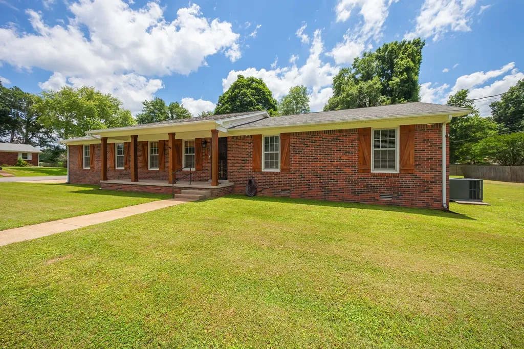 102 Fox Ridge Road Jackson TN 38305
