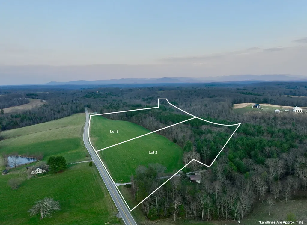 3 Nashville Highway Deer Lodge TN 37726