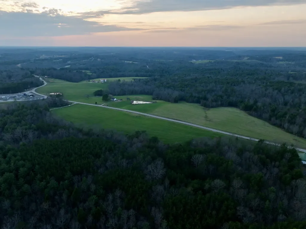 3 Nashville Highway Deer Lodge TN 37726