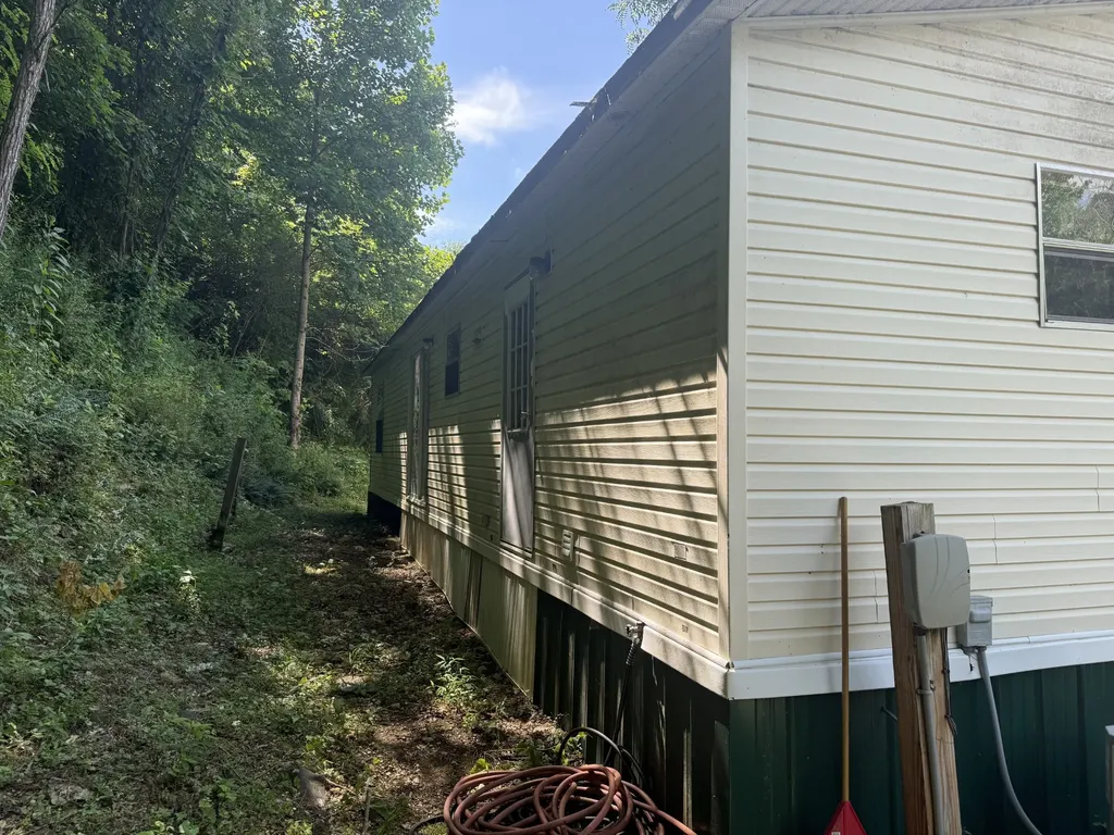 242 Lynch Lane Gainesboro TN 38562