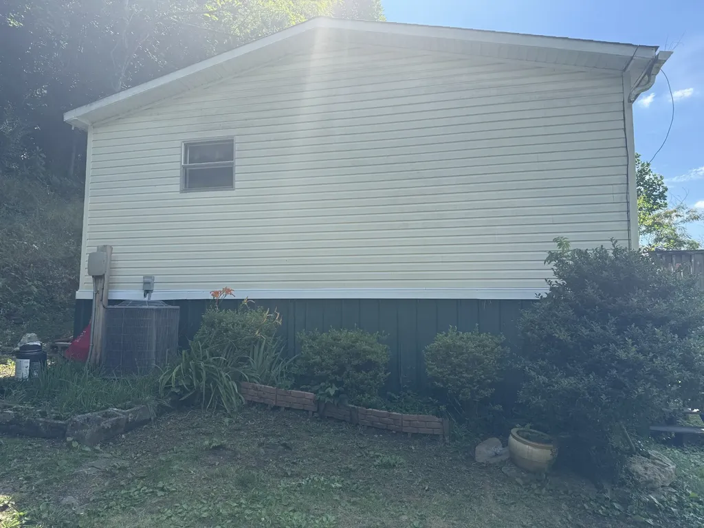 242 Lynch Lane Gainesboro TN 38562