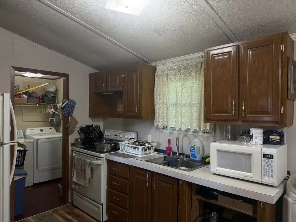 242 Lynch Lane Gainesboro TN 38562