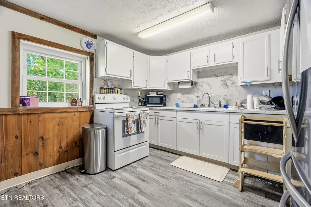 814 Midway Road Strawberry Plains TN 37871
