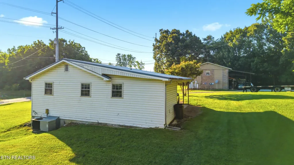 814 Midway Road Strawberry Plains TN 37871