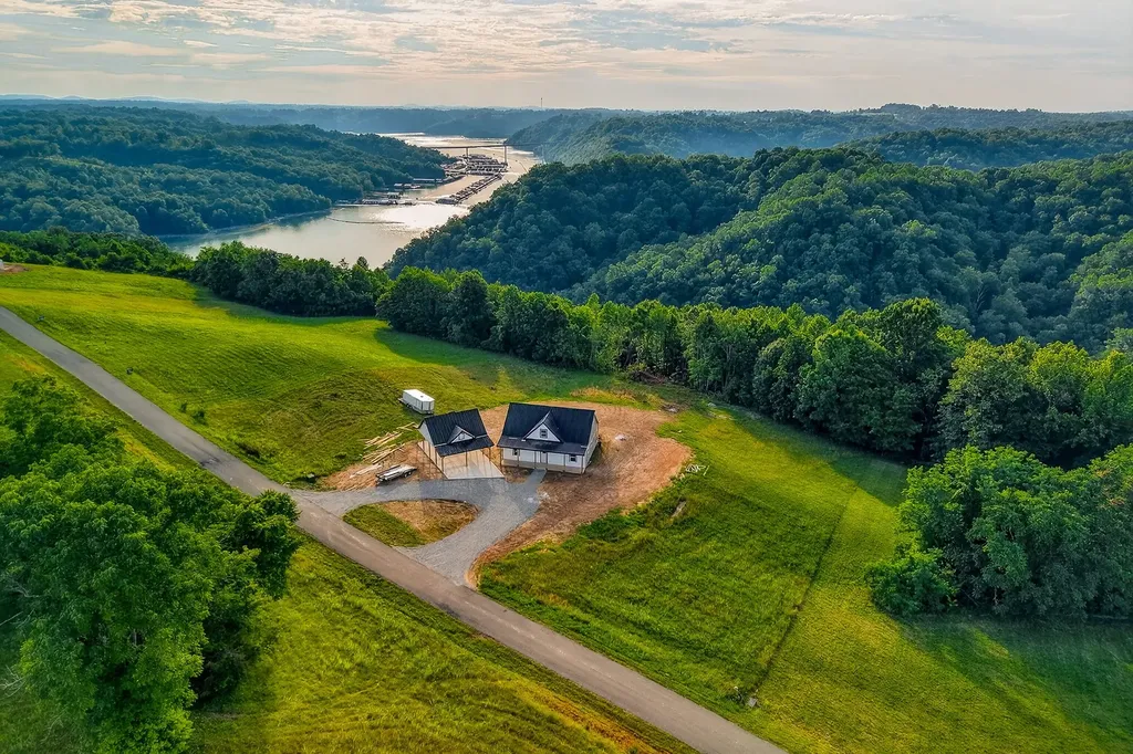 689 Amonett Circle Byrdstown TN 38549