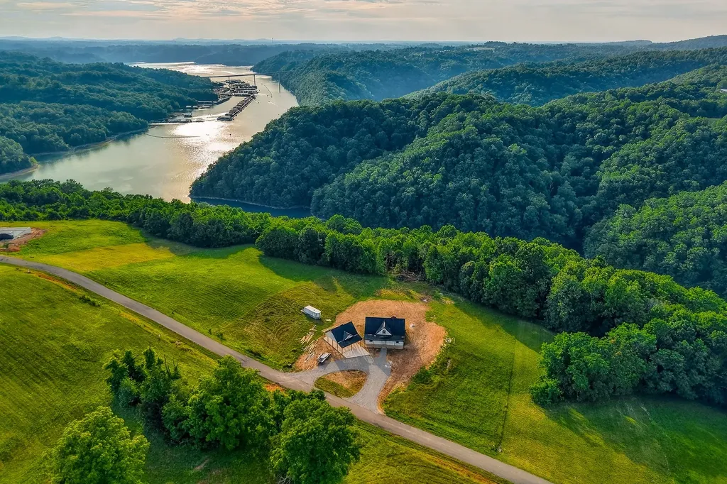 689 Amonett Circle Byrdstown TN 38549