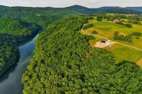 689 Amonett Circle Byrdstown TN 38549