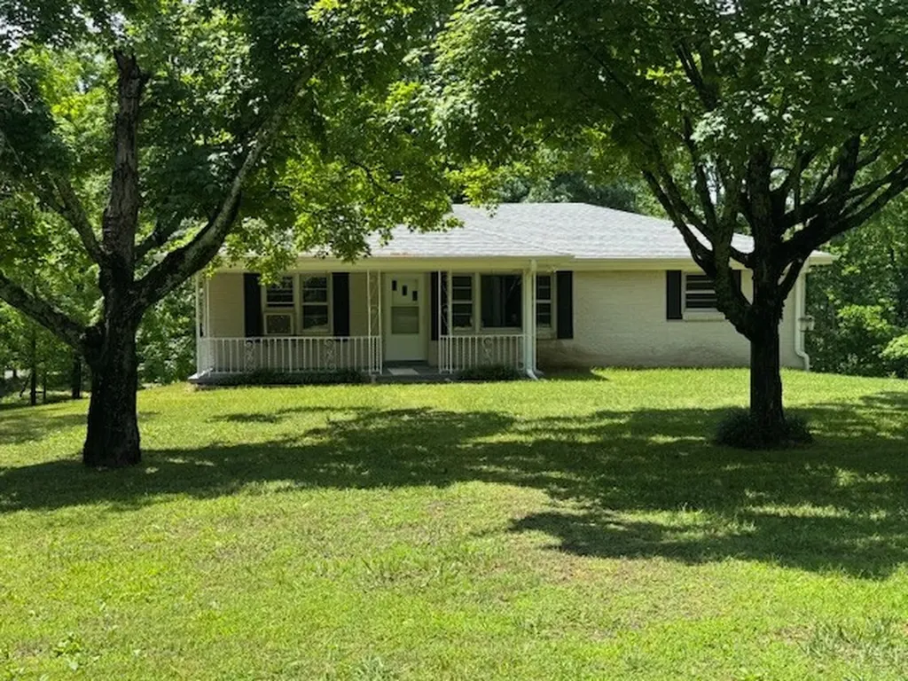 9296 Old Locust Creek Road Bon Aqua TN 37025