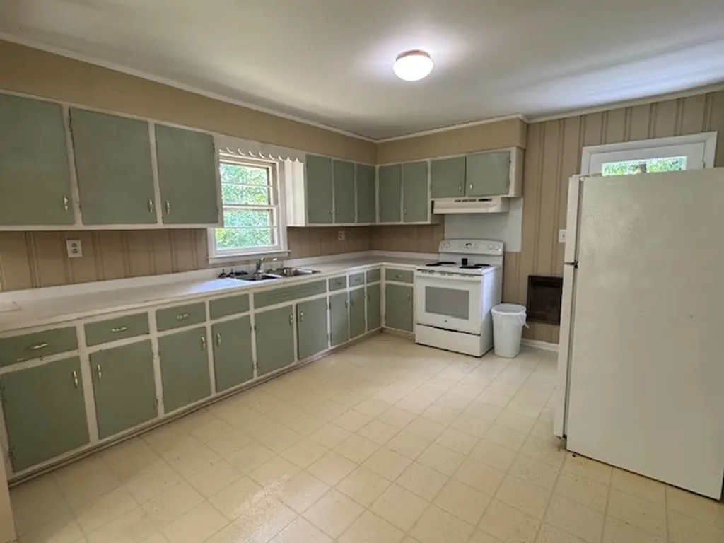 9296 Old Locust Creek Road Bon Aqua TN 37025