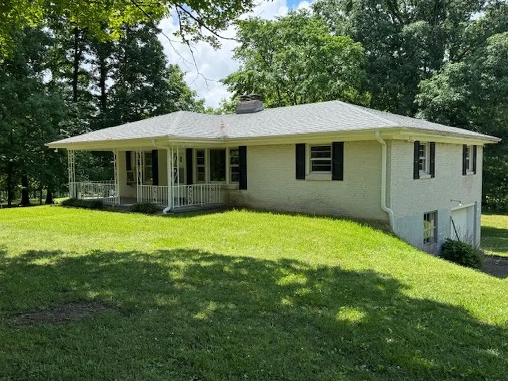 9296 Old Locust Creek Road Bon Aqua TN 37025
