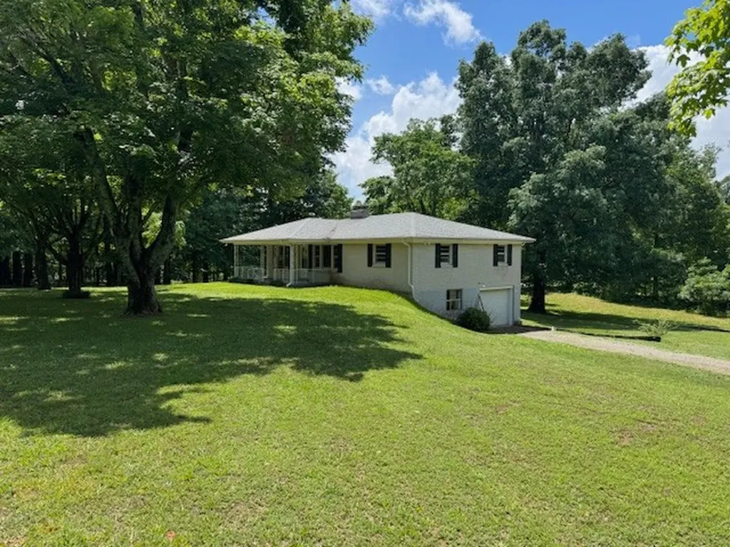 9296 Old Locust Creek Road Bon Aqua TN 37025