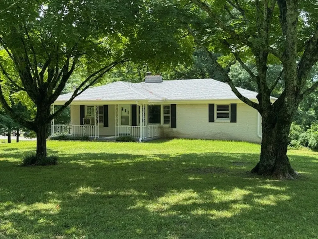 9296 Old Locust Creek Road Bon Aqua TN 37025