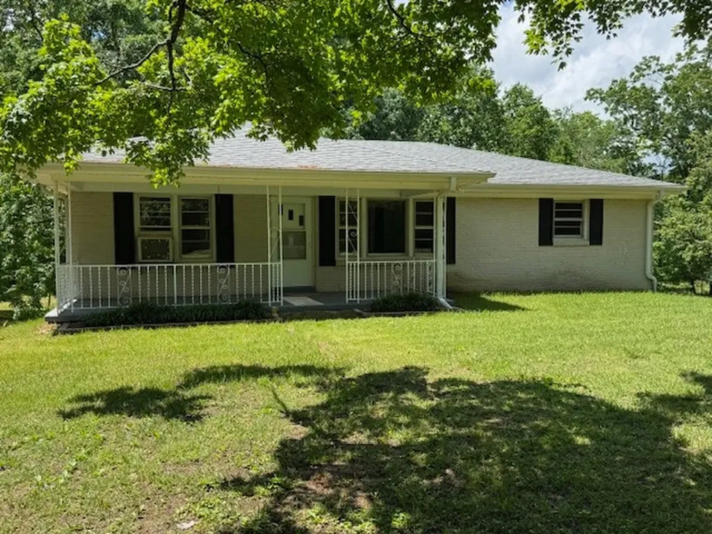 9296 Old Locust Creek Road Bon Aqua TN 37025