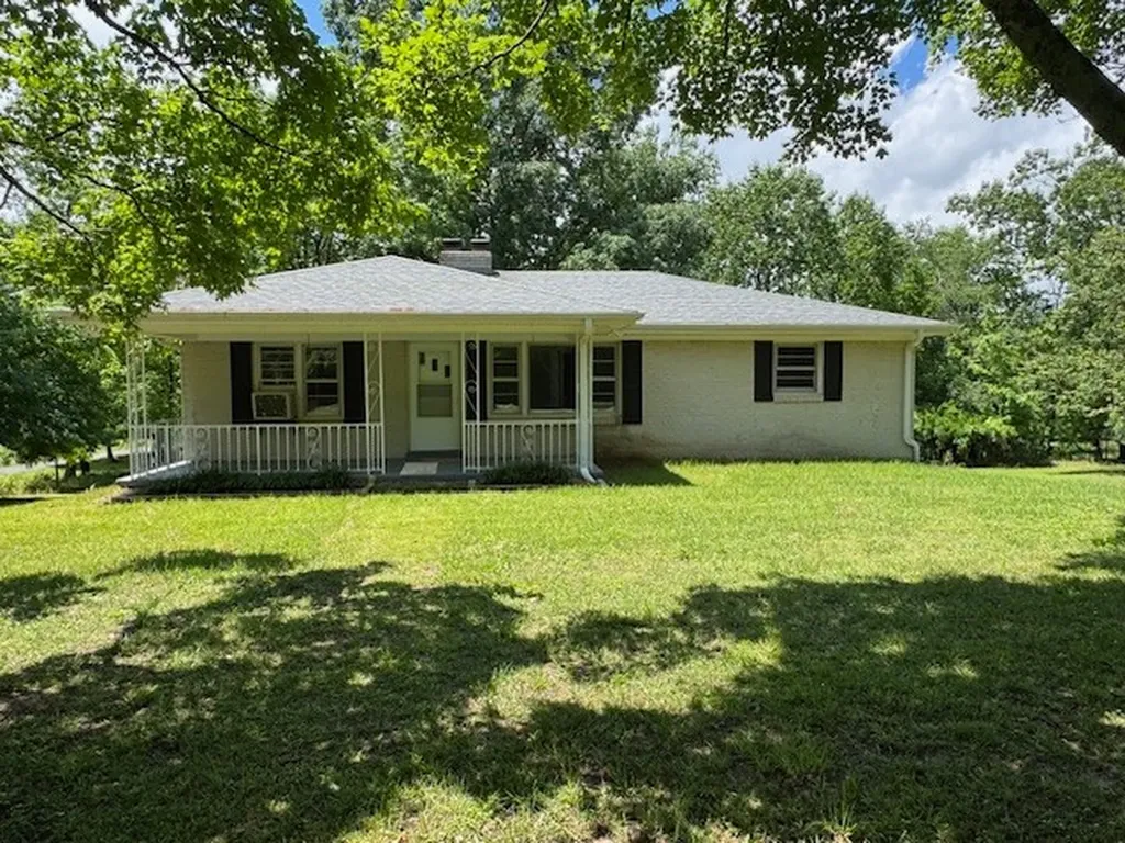 9296 Old Locust Creek Road Bon Aqua TN 37025