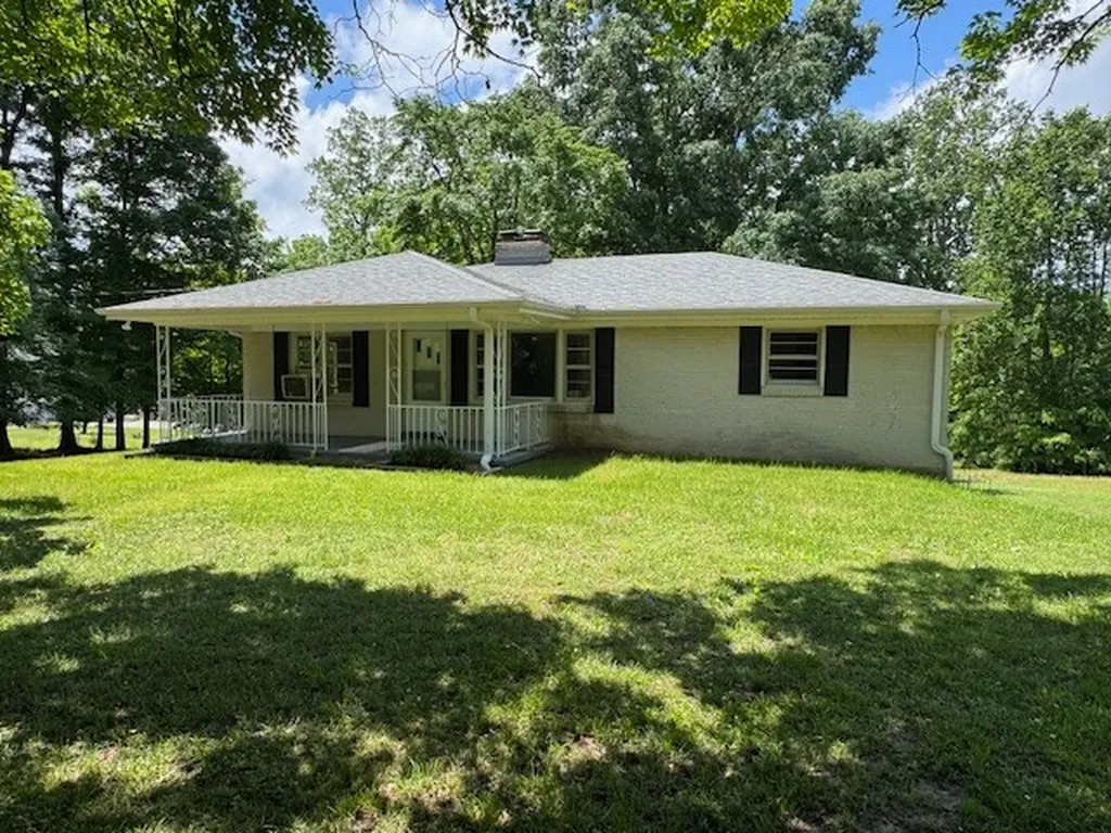 9296 Old Locust Creek Road Bon Aqua TN 37025
