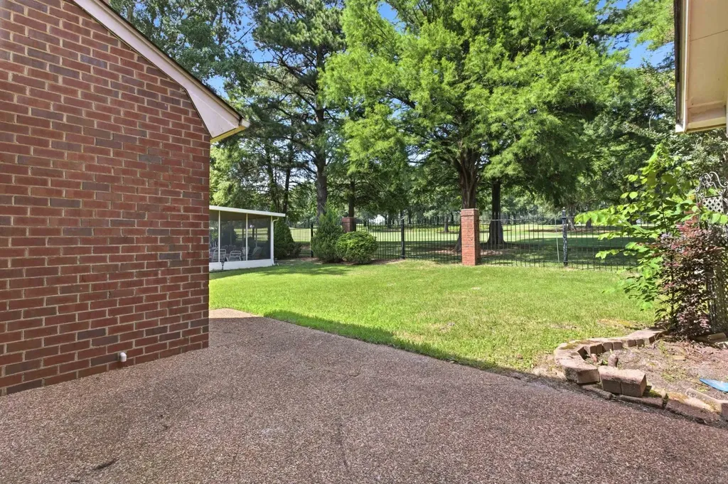 3968 Sawgrass Drive Memphis TN 38125