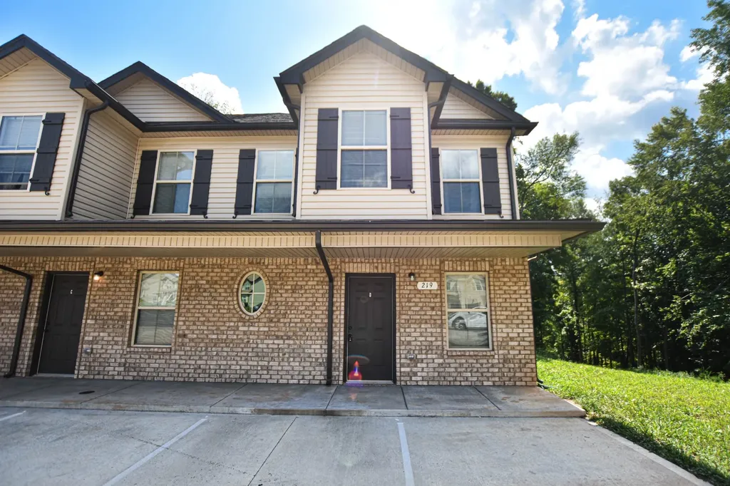 219 Smithson Lane Clarksville TN 37040