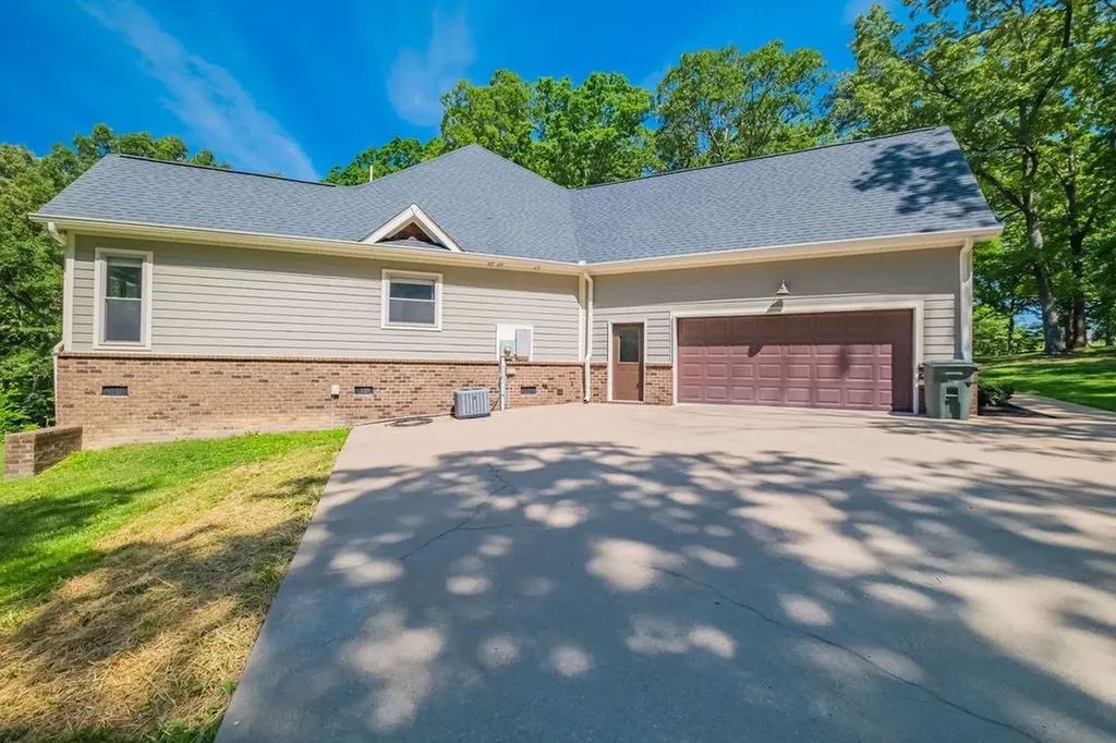 1022 Alameda Drive Portland TN 37148