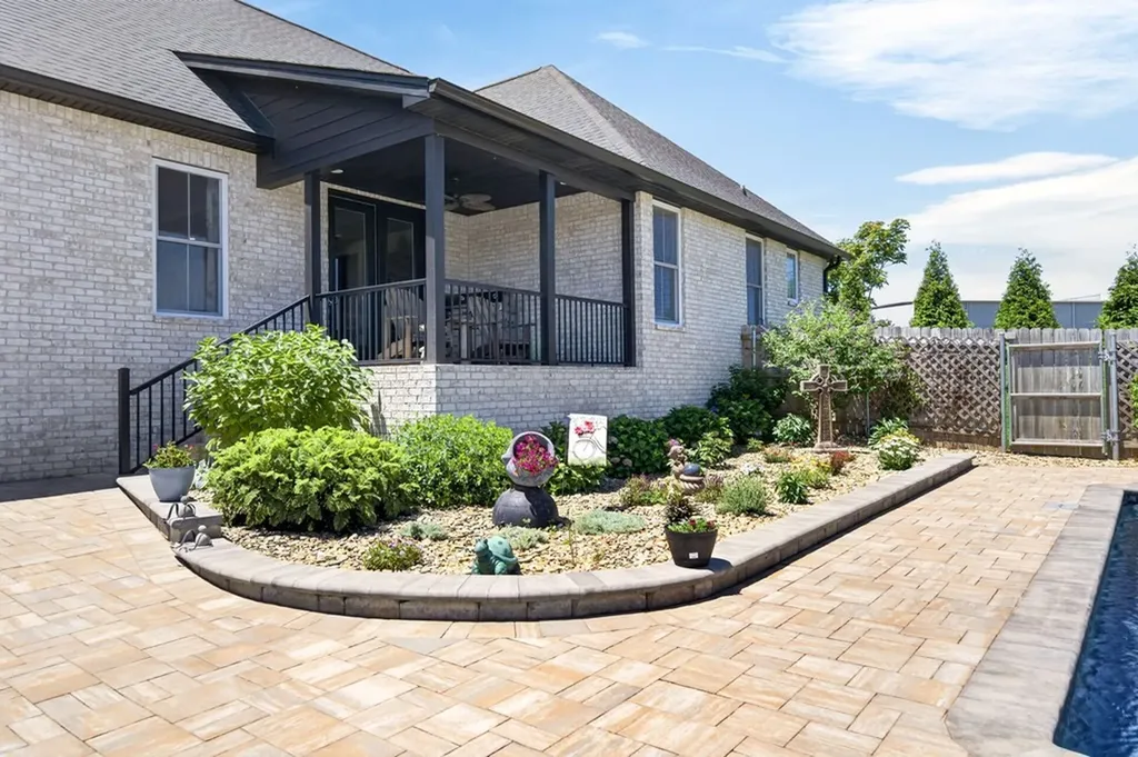1933 Rivers Edge Dr, SE Cookeville TN 38506